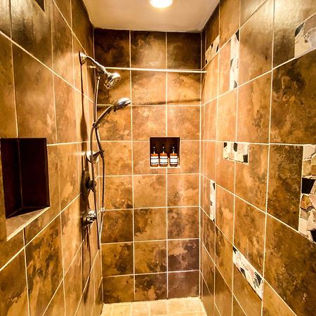 Mid-Century Vintage Brick Ranch Upstairs Guesthouse Севьервилл Экстерьер фото