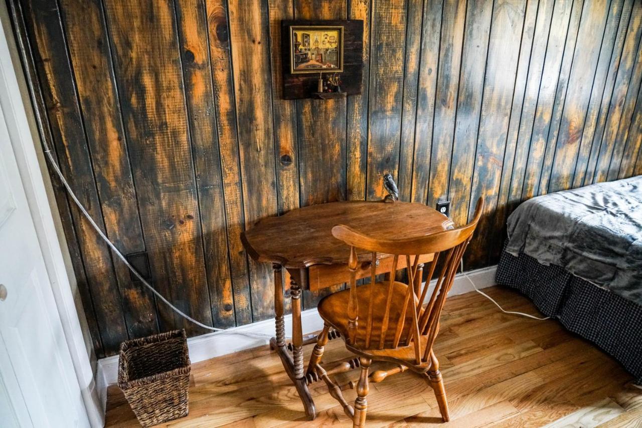 Mid-Century Vintage Brick Ranch Upstairs Guesthouse Севьервилл Экстерьер фото