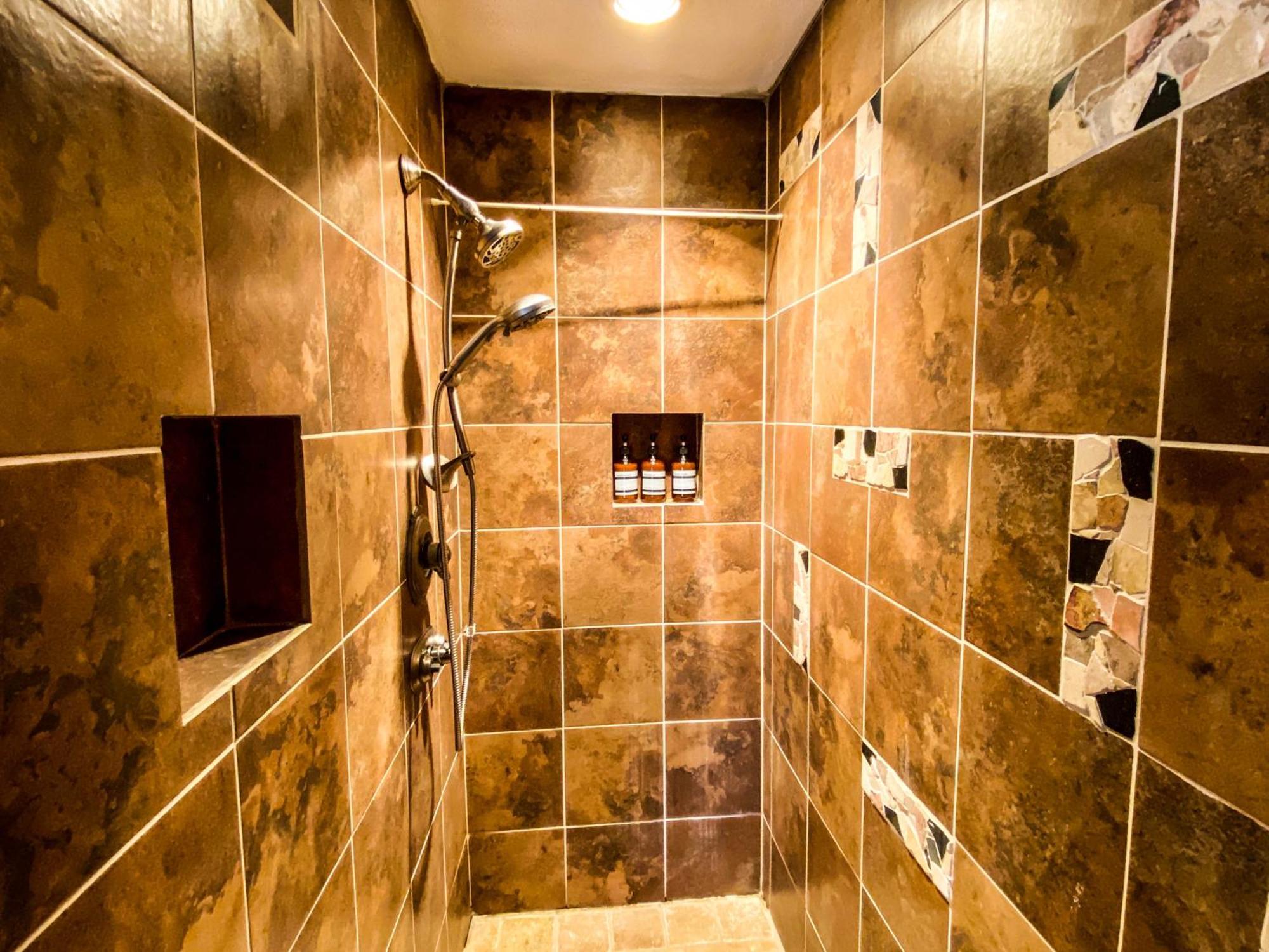 Mid-Century Vintage Brick Ranch Upstairs Guesthouse Севьервилл Экстерьер фото